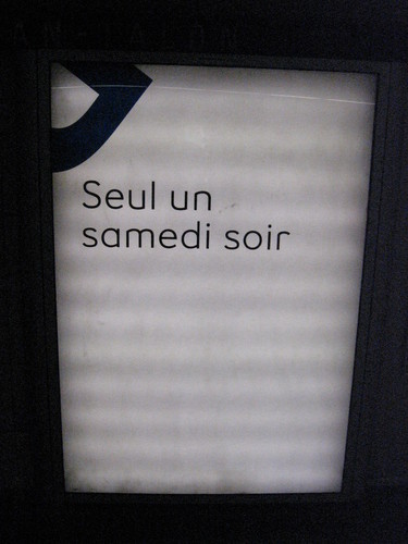 Publicité du métro de Montréal affichant la phrase « Seul un samedi soir »